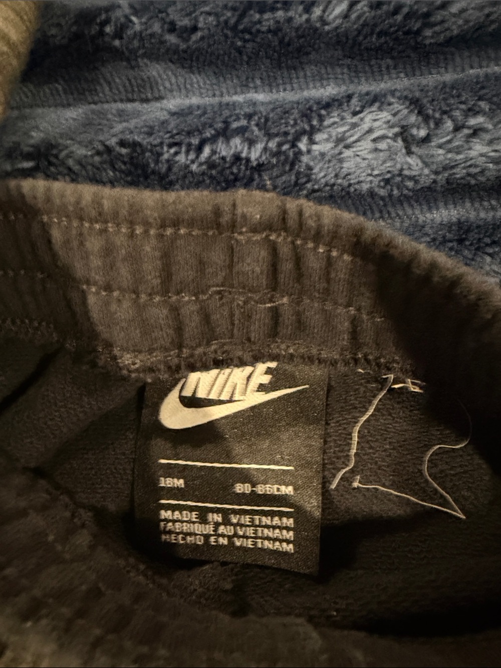 Nike Boys 18M Hoodie & Jogger Set – Gray/Black/Neon - Picture 2 of 2